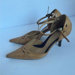 Carlos Santana Vintage Elegant Tan Heels